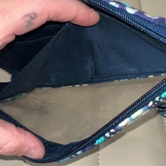 Vera Bradley Blue Island Medallion Large Zip Around Phone Wristlet 8"x4.5" NWOT - Picture 9 of 13